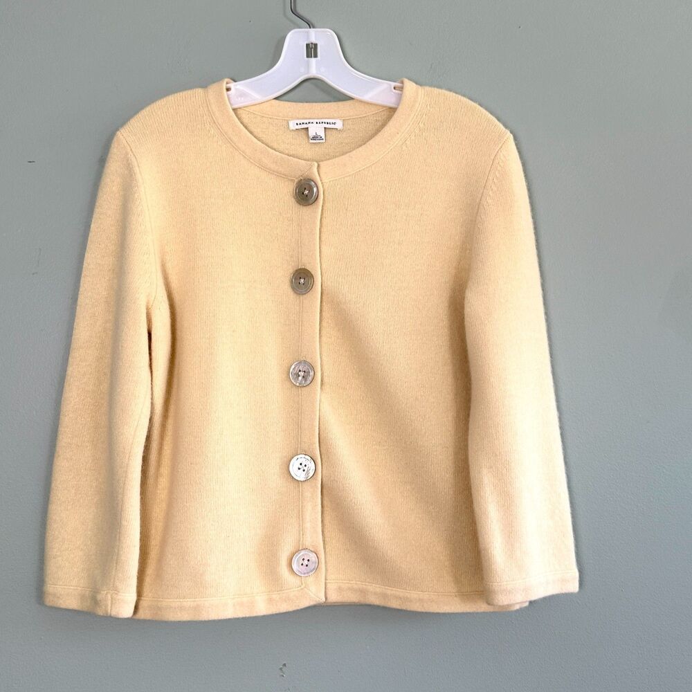 Banana Republic Soft Cream Crewneck Button Cardigan Angora Size Large